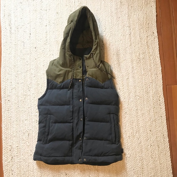 Patagonia Jackets & Blazers - PATAGONIA BIVY VEST WOMENS SMALL.